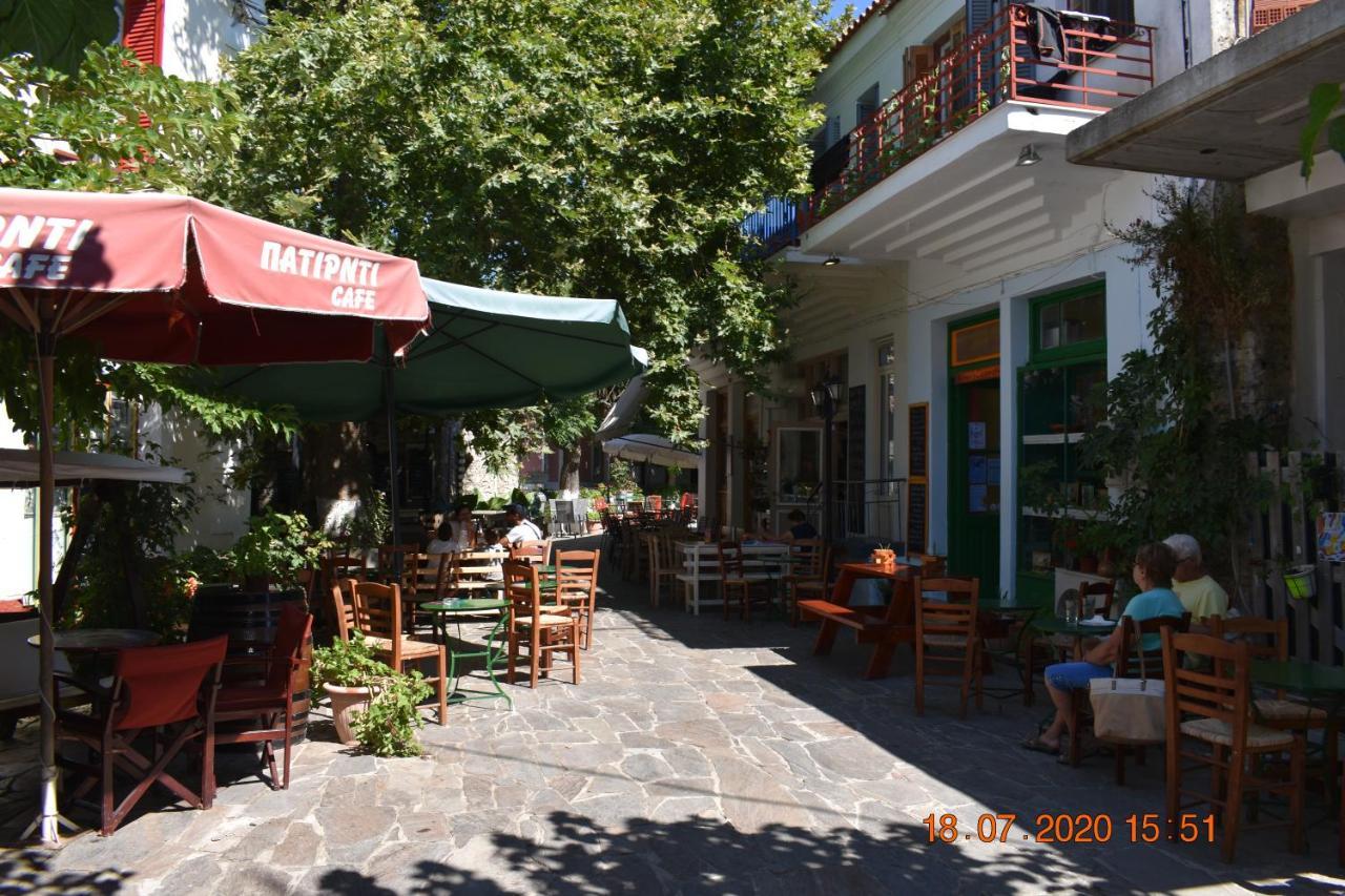 The Central House! Raches  Екстер'єр фото