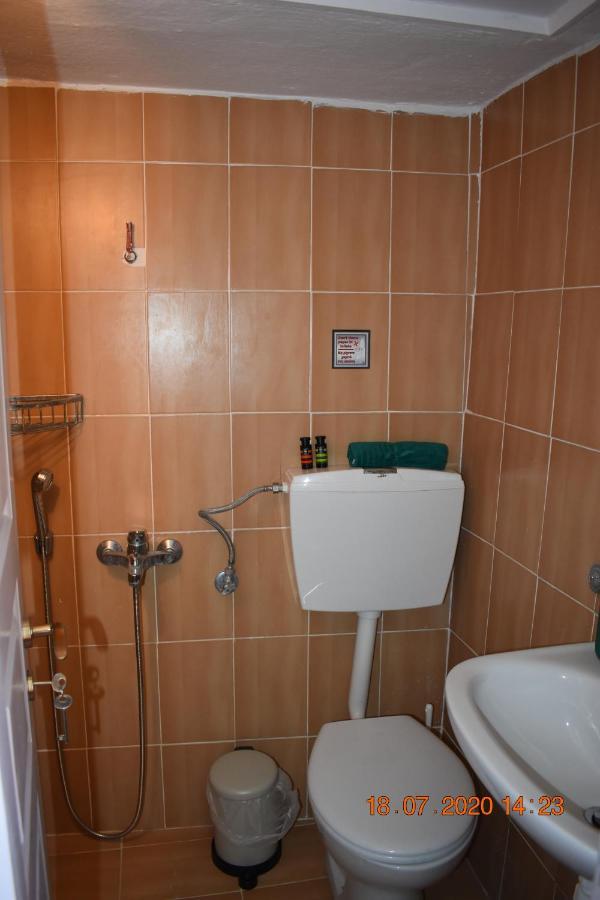 The Central House! Raches  Екстер'єр фото