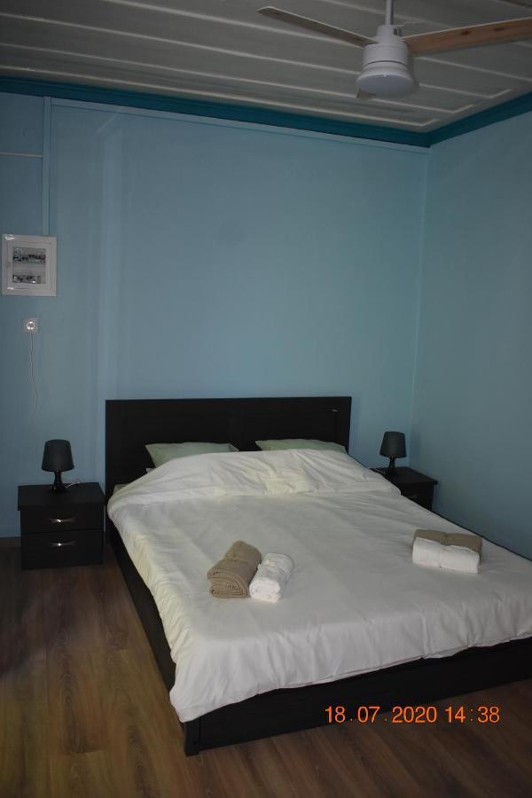 The Central House! Raches  Екстер'єр фото
